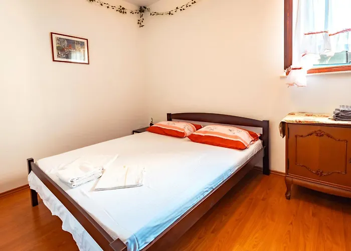 Lana Apartments