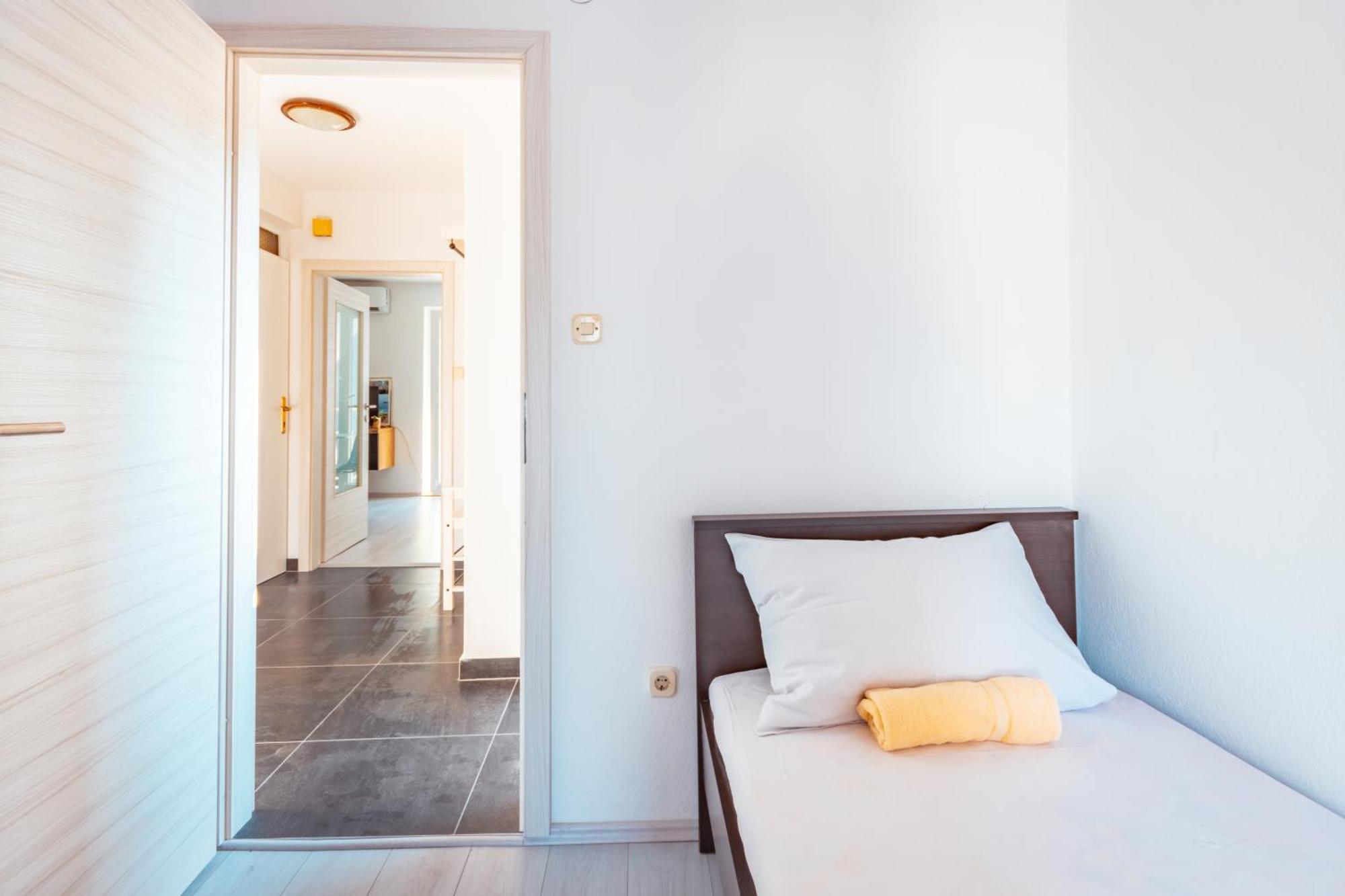 Lana Apartment *