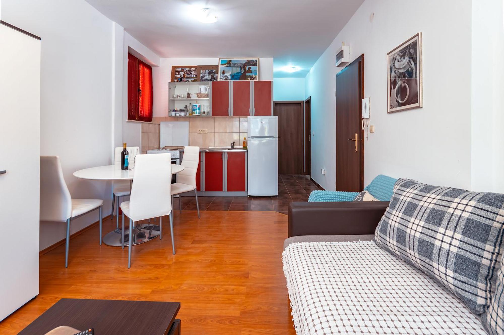 Lana Apartment *